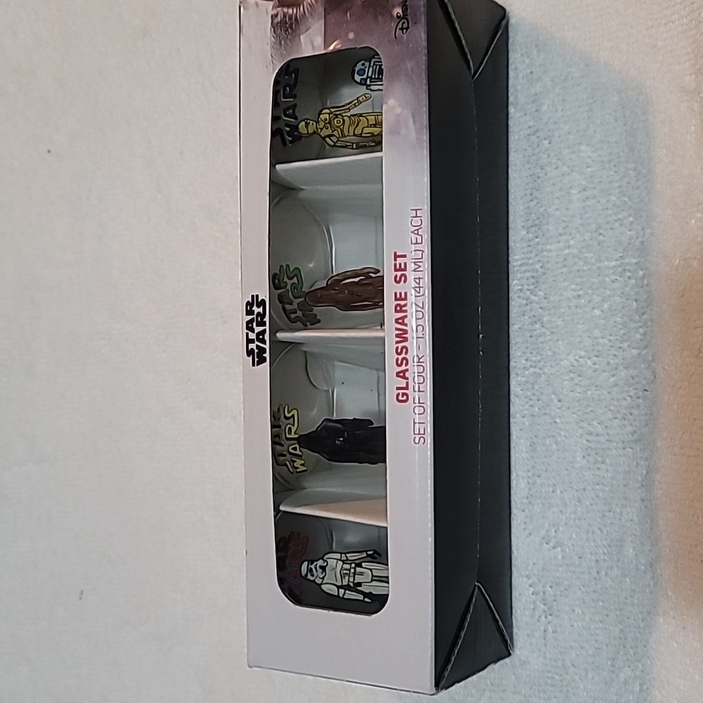 Star Wars Set of 4 1.5 oz glassware set - Picture 3 of 3